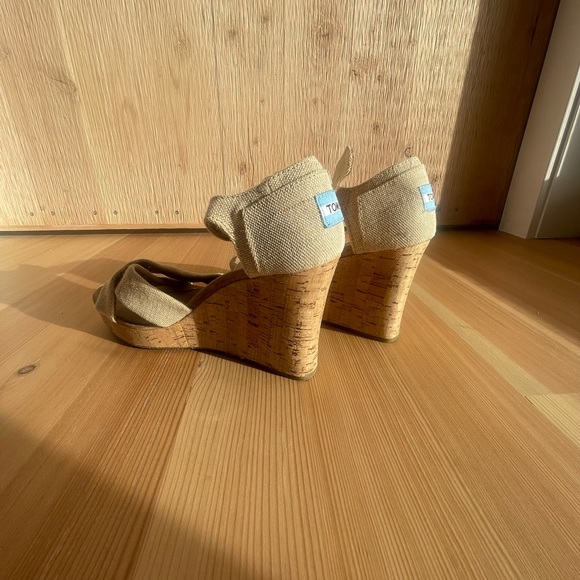 Toms “Sierra” Cork Wedge Sandal with Linen straps (size 9) - Picture 2 of 6